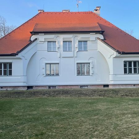 Vila Haj Usov 外观 照片